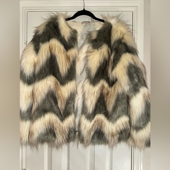 Gianni Bini Jackets & Blazers - Gianni Bini Chevron Faux Fur Jacket in Cream, Gray & Brown